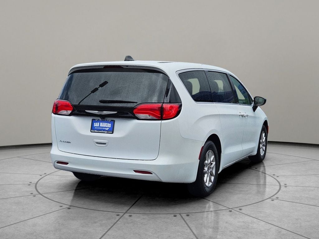 2024 Chrysler Voyager LX