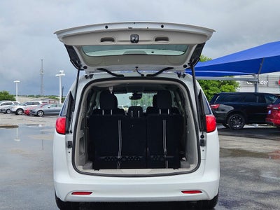 2024 Chrysler Voyager LX