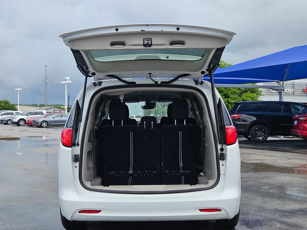 2024 Chrysler Voyager LX
