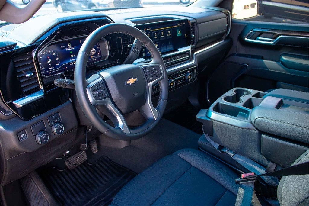 2024 Chevrolet Silverado 1500 2WD Crew Cab Short Bed LT