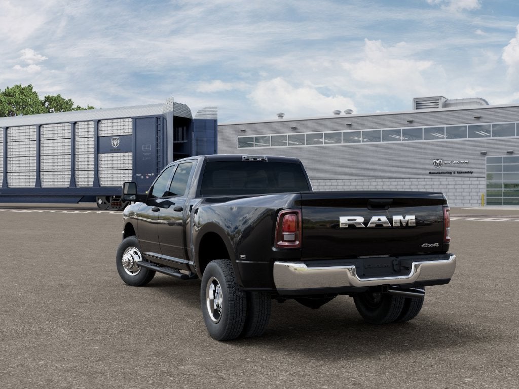 2027 RAM 3500 RAM 3500 TRADESMAN CREW CAB 4X4 8' BOX