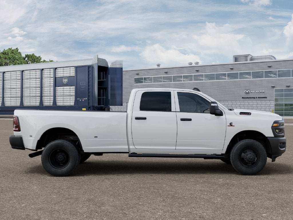 2027 RAM 3500 RAM 3500 TRADESMAN CREW CAB 4X4 8' BOX