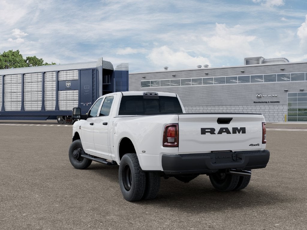 2027 RAM 3500 RAM 3500 TRADESMAN CREW CAB 4X4 8' BOX