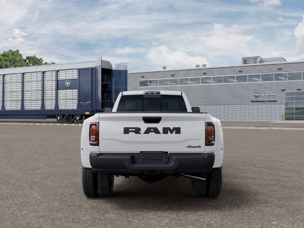 2027 RAM 3500 RAM 3500 TRADESMAN CREW CAB 4X4 8' BOX