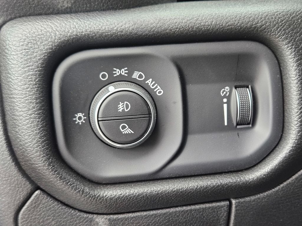 2026 RAM Ram 1500 RAM 1500 EXPRESS CREW CAB 4X2 5'7' BOX