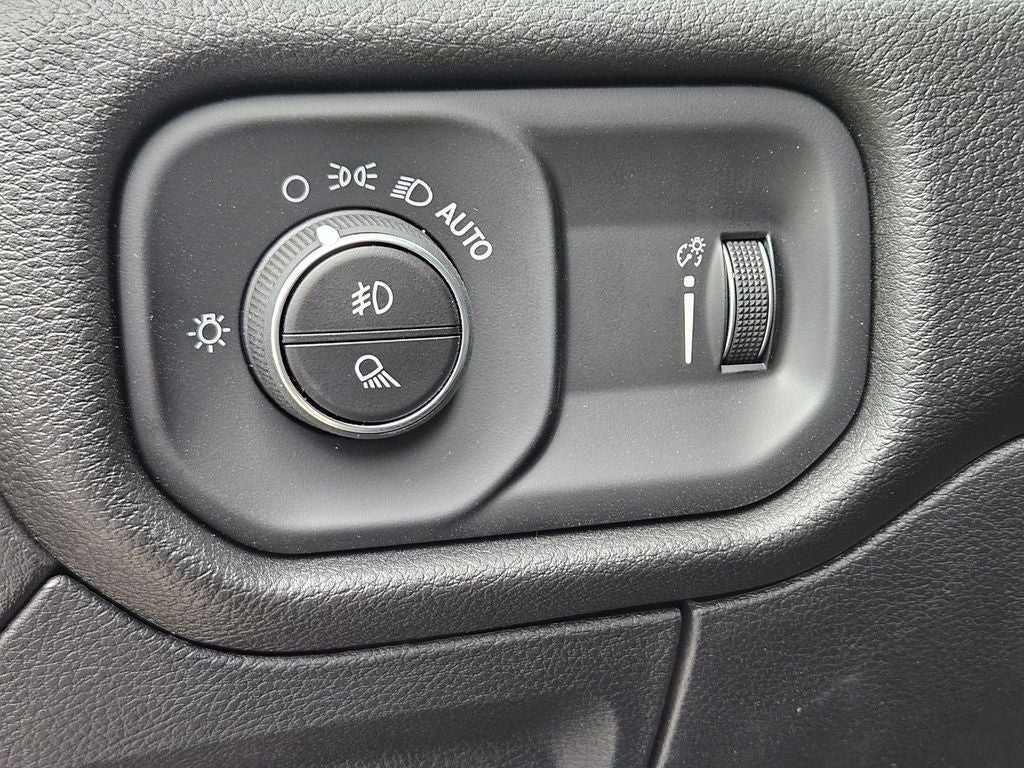 2026 RAM Ram 1500 RAM 1500 EXPRESS CREW CAB 4X2 5'7' BOX