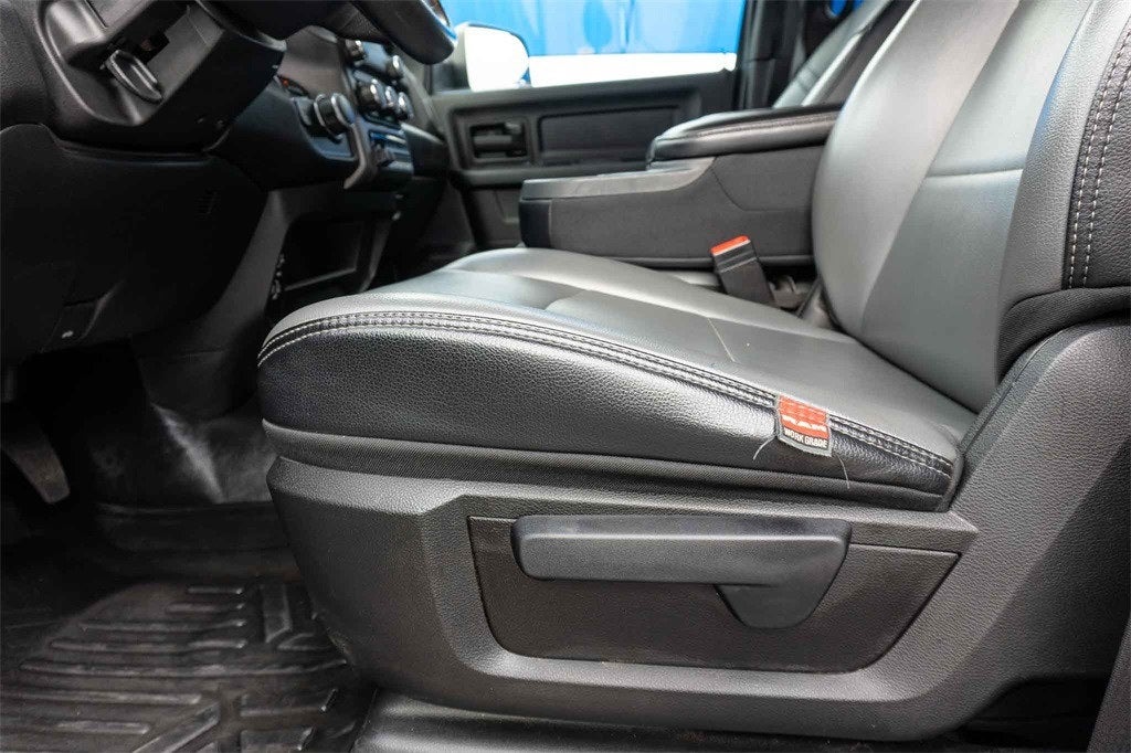 2022 RAM 3500 Tradesman Crew Cab 4x2 8' Box