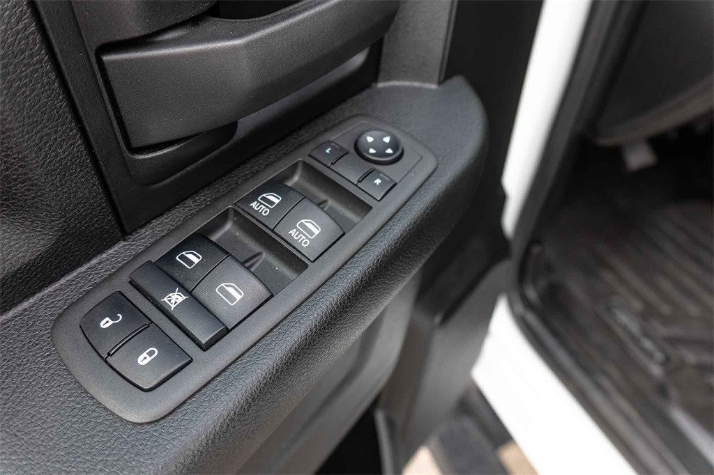 2022 RAM 3500 Tradesman Crew Cab 4x2 8' Box