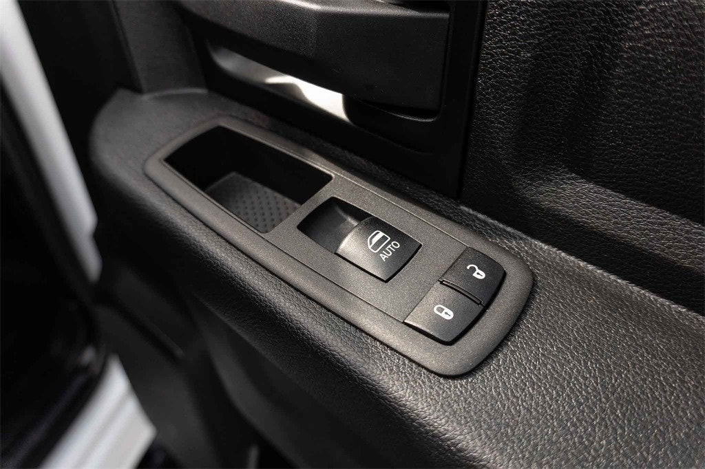 2022 RAM 3500 Tradesman Crew Cab 4x2 8' Box