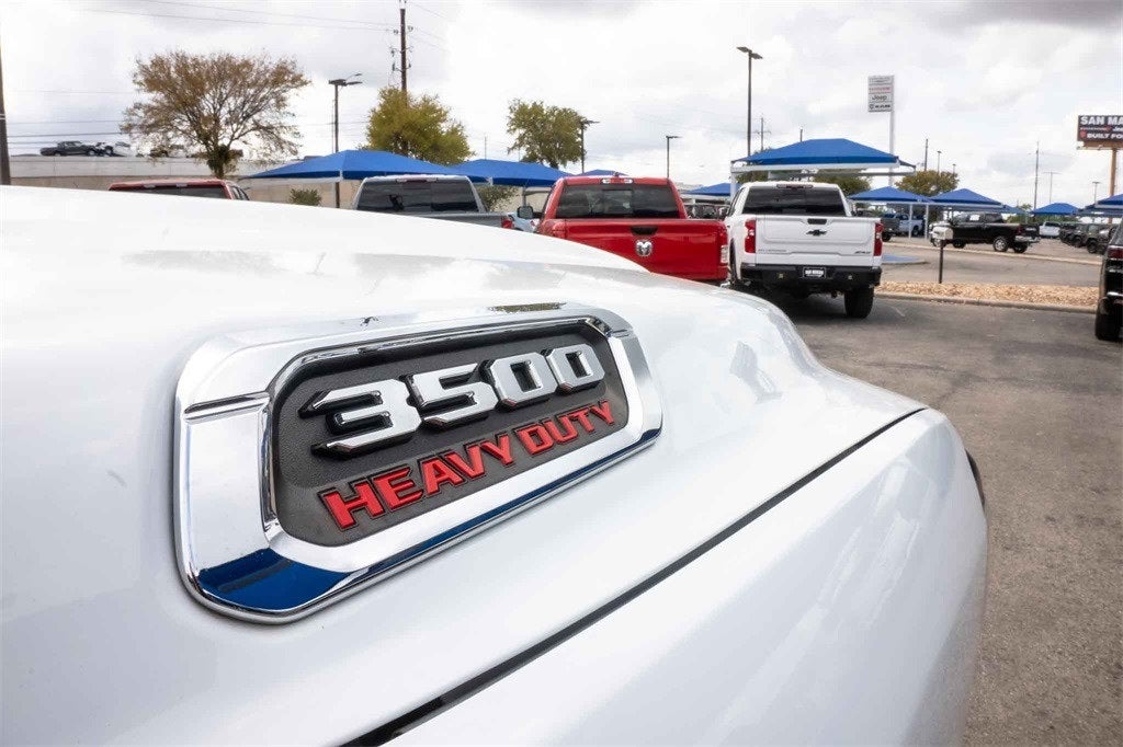 2022 RAM 3500 Tradesman Crew Cab 4x2 8' Box