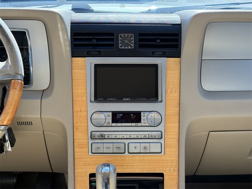 2007 Lincoln Navigator L Base
