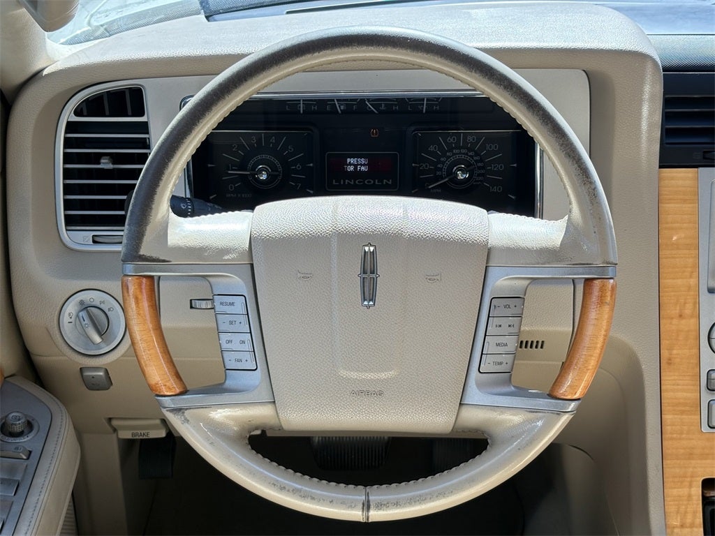 2007 Lincoln Navigator L Base