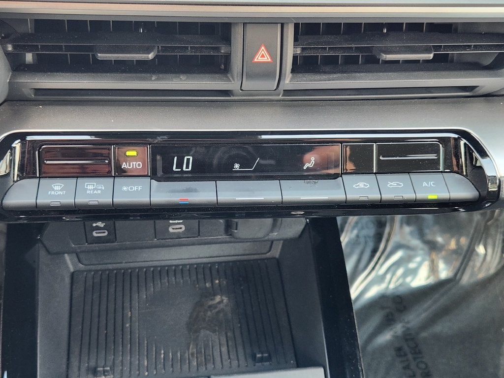 2025 Toyota Prius LE