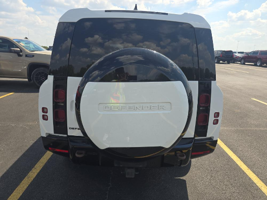 2024 Land Rover Defender 130 130 P400 X-Dynamic SE