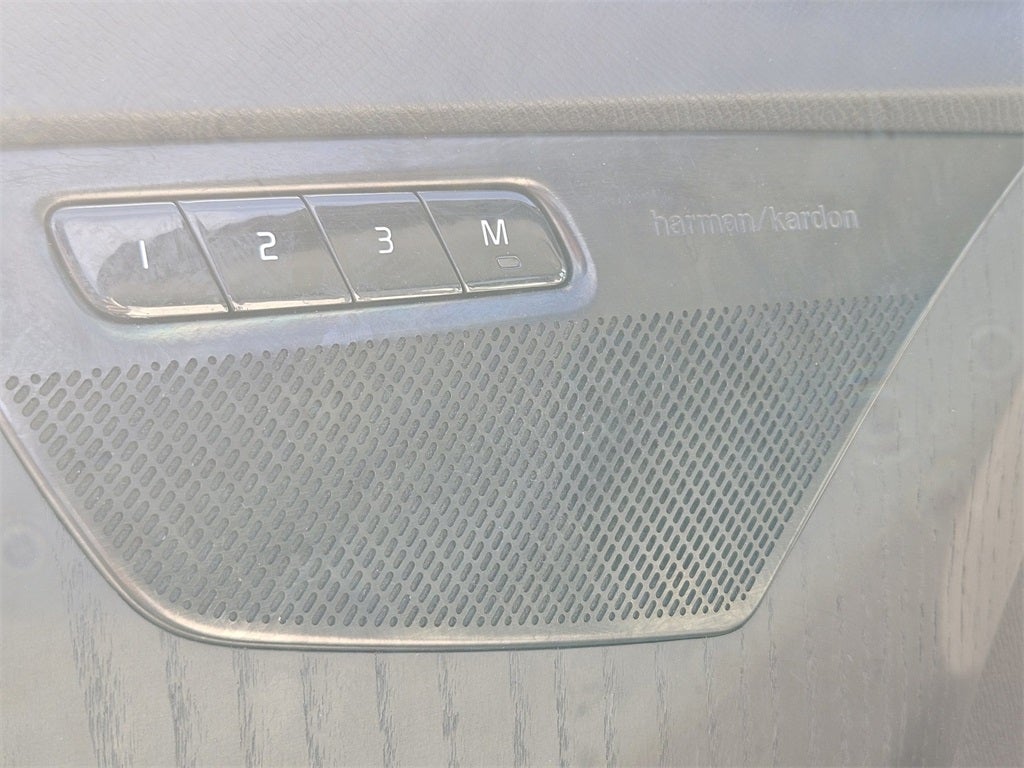 2020 Volvo XC90 T6 Momentum 6 Passenger