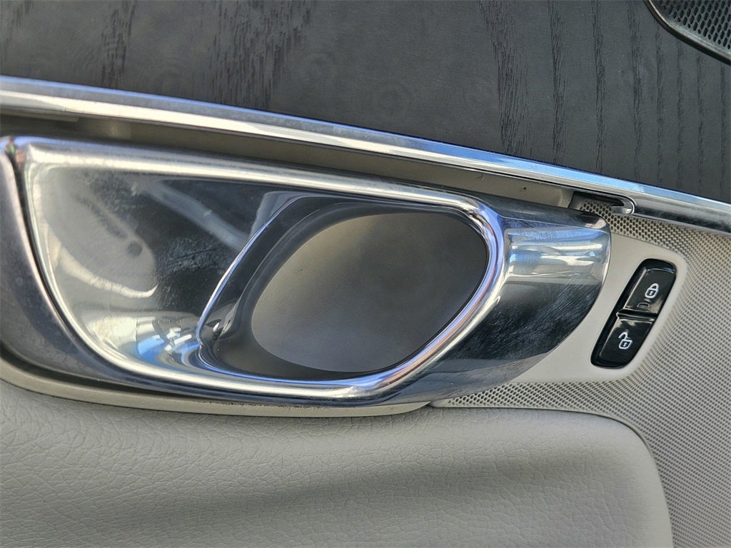 2020 Volvo XC90 T6 Momentum 6 Passenger