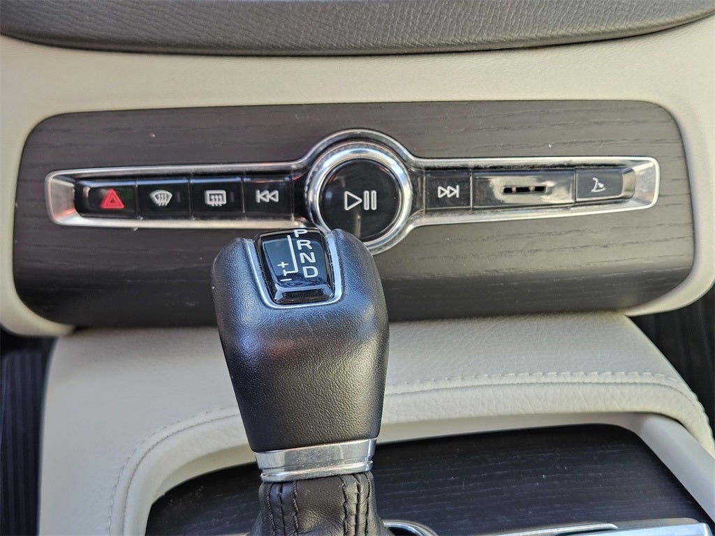 2020 Volvo XC90 T6 Momentum 6 Passenger