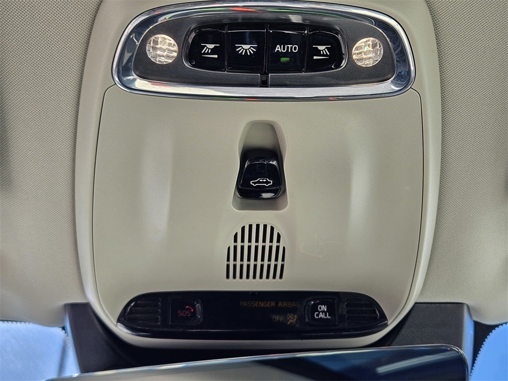 2020 Volvo XC90 T6 Momentum 6 Passenger