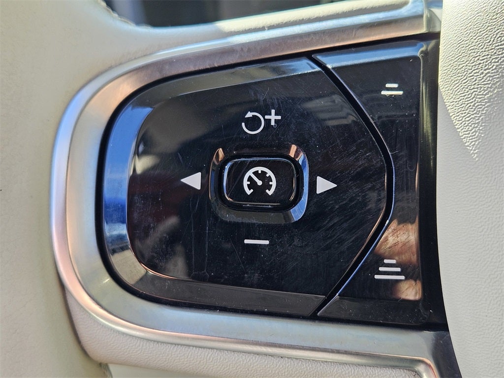 2020 Volvo XC90 T6 Momentum 6 Passenger