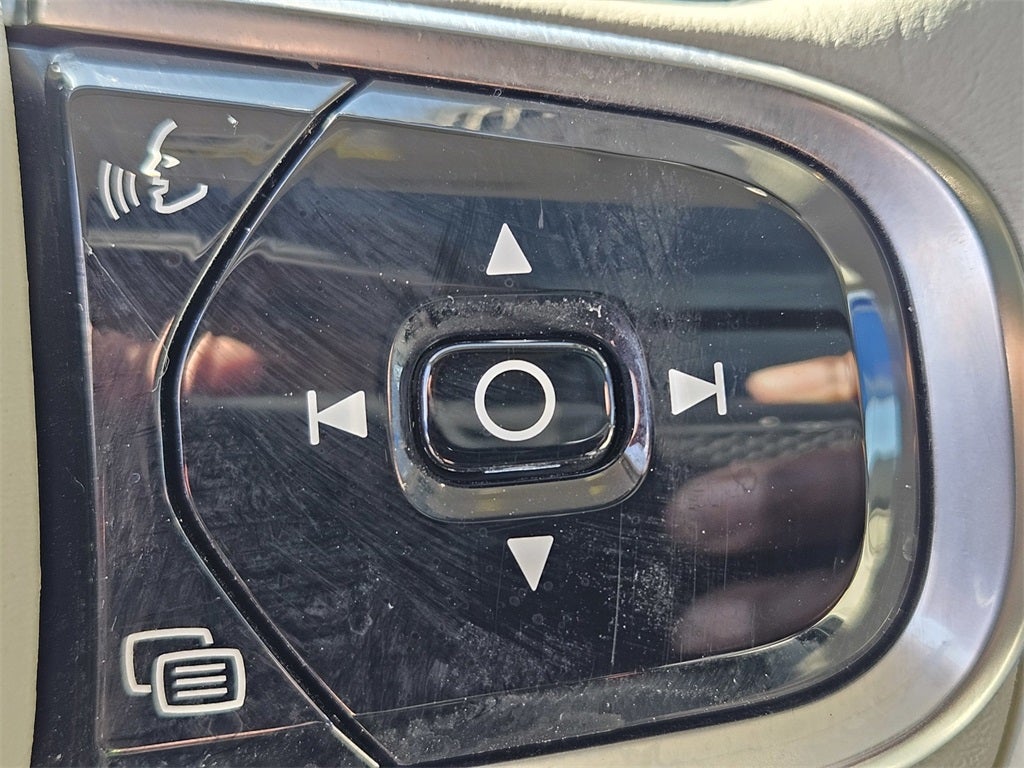 2020 Volvo XC90 T6 Momentum 6 Passenger